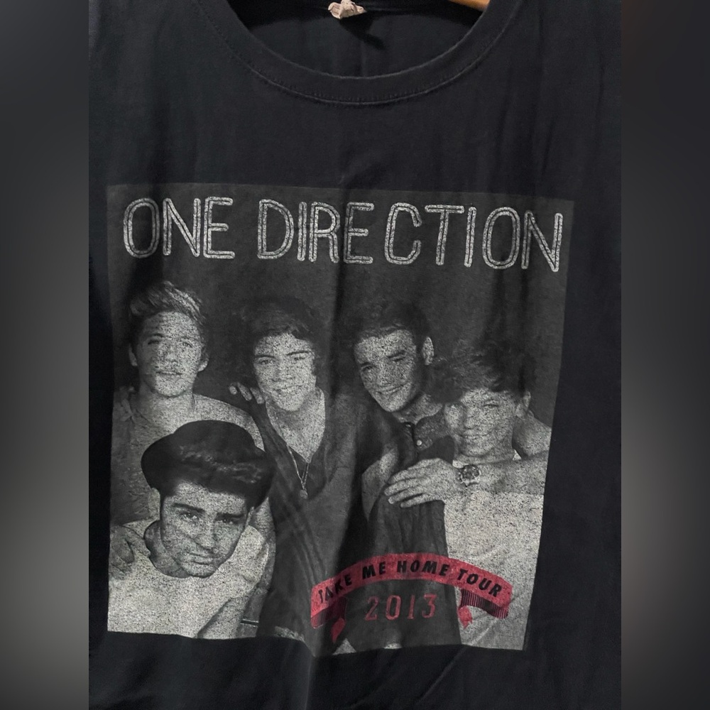 2013 One Direction “Take Me Home” Music Tour Shirt Medium‎ Bin 3 - Picture 2 of 6
